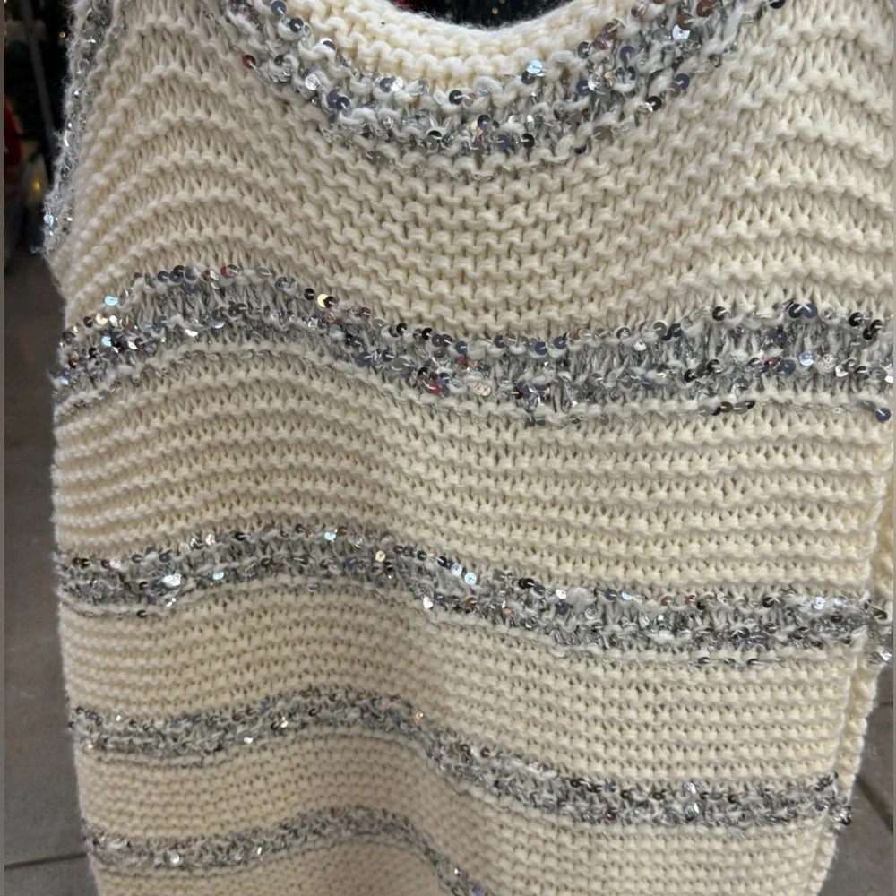 West elm Cozy soft Knit throw Blanket with Silver sequin Accents 44x56” wool